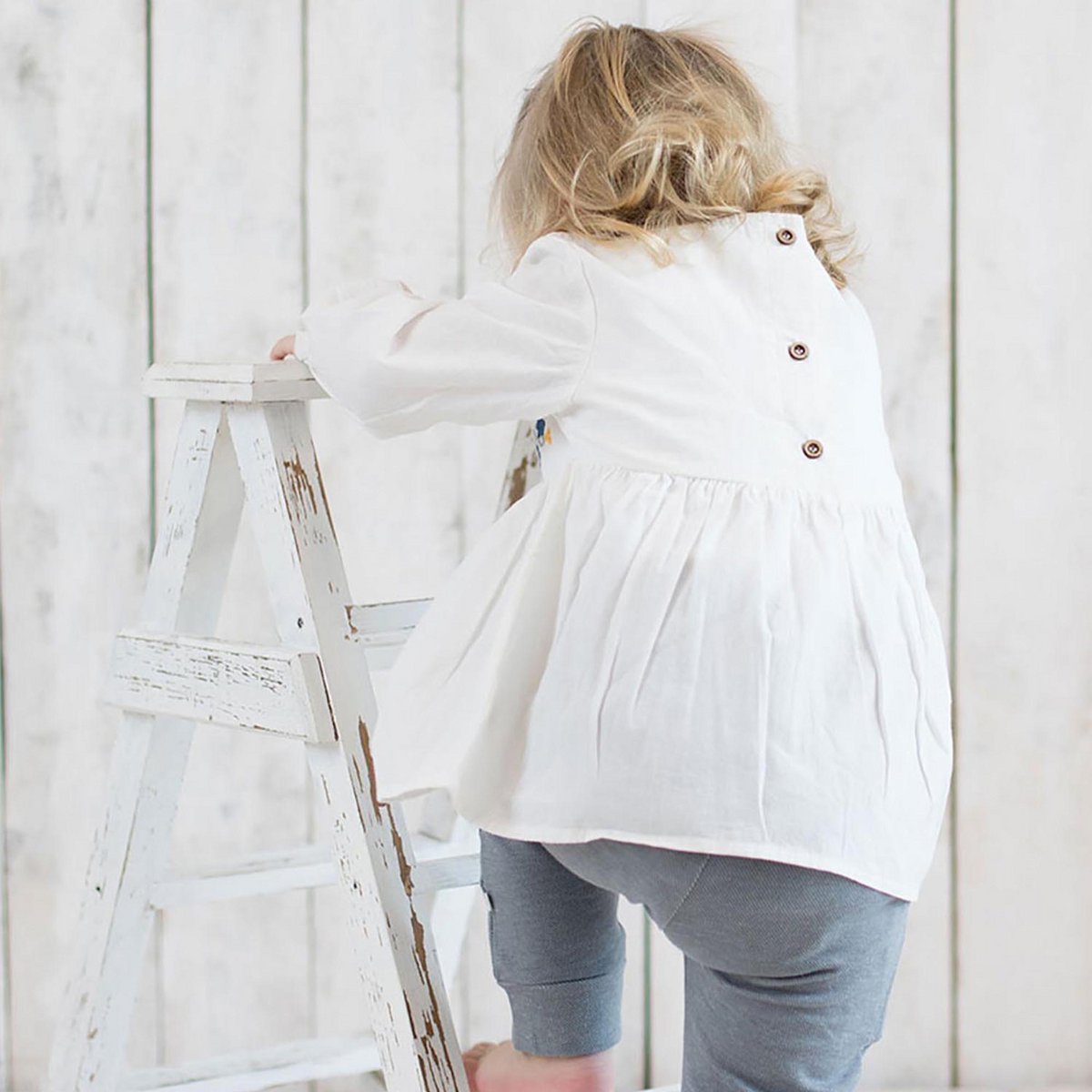 OrganicEra Biologische Vual babymeisjestuniek met borduursel, wit