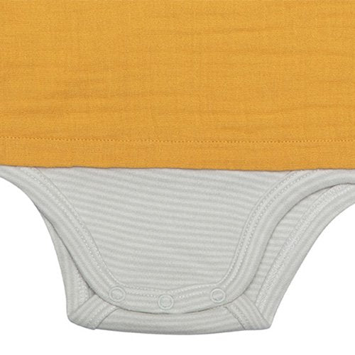 OrganicEra biologisch mousseline jongensbodyshirt, mosterdgeel