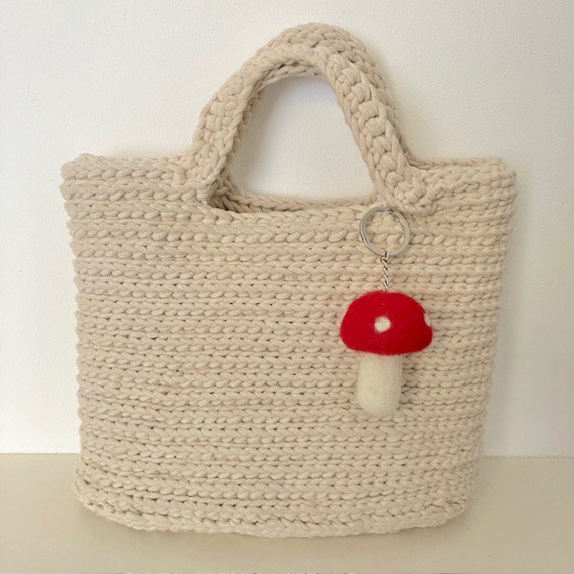 Luna -Leena Keychain Mushroom - Bag Charm - Rood - Wool Filt - Handmade in Nepal