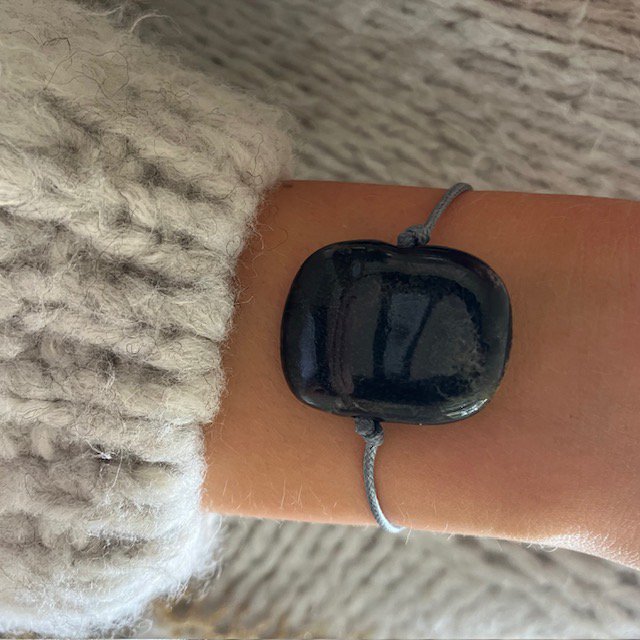 Luna -Leena armband Stone zwart/grijs - één maat volwassen - gerecycled en gemaakt van bestaande kettingen van Nepal