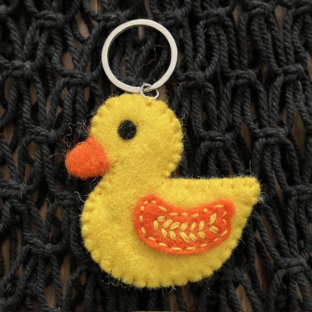 Luna -Leena Keychain Flat Duck - Bag Charm - Geel - Wool Filt - Handmade in Nepal