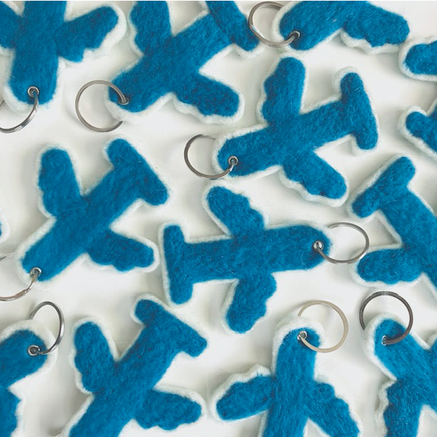 Luna -Leena Keychain Flat Airplane - Bag Charm - Blauw - Wool Filt - Handmade in Nepal