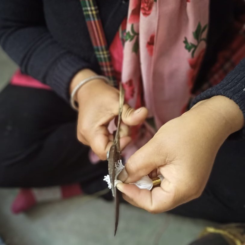 Luna -Leena Keychain kwamen grijs/zwart - tas charme - biologisch katoen - handgemaakt in nepal - tashanger