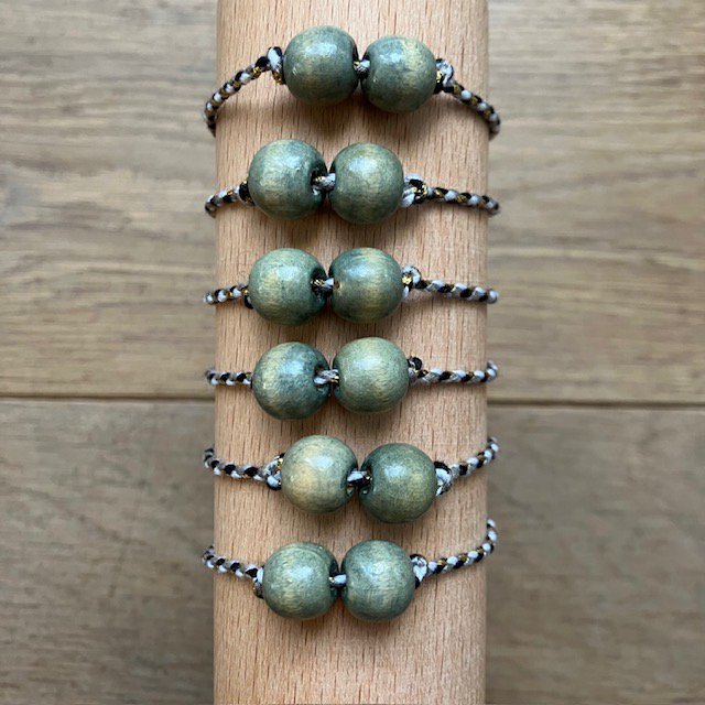Luna -Leena Bracelet Gray - één maat volwassen - gemaakt van bestaande kettingen van Nepal