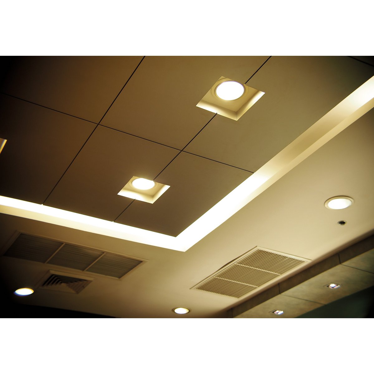 LED-plafondlamp "punt" Ø 17,5 cm, stevig ingebouwd LED met 15 watt, neutraal wit licht