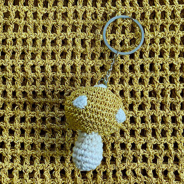 Luna -Leena Mushroom Keychain - Bag Charme - Geel goud - Lurex & Organic Cotton - Hand Crochet in Nepal