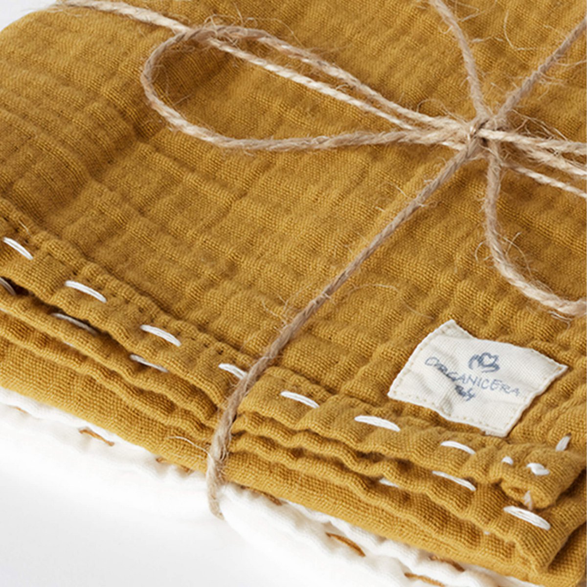 Organicera biologische katoenen mousseline set van 2 pc's, met de hand geborduurde mosterd