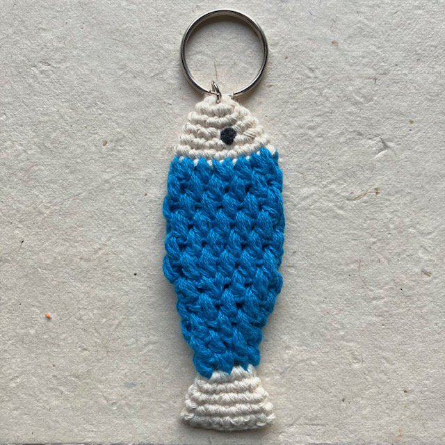 Luna -Leena Keychain Fish - Bag Charm - Blauw - Organisch katoen - Handhaak in Nepal - Baghanger