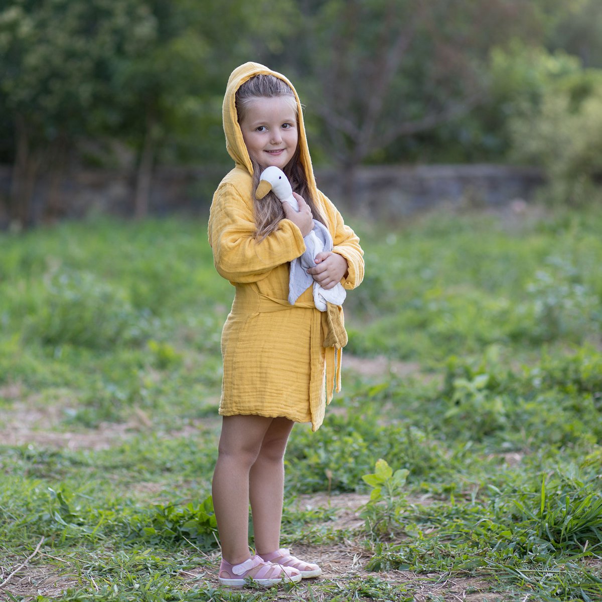 OrganicEra biologische mousseline kinderbadjas, 5-6 jaar, mosterd