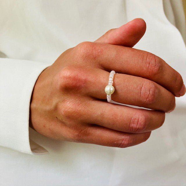 Luna-Leena ring gerecyclede parel - one size stretch - handgemaakt van een bestaande ketting uit Nepal