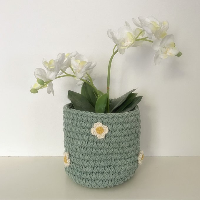 Luna -Leena Basket Sea Green met organische bloemen - H13x12øcm - Dikke katoen - Handhaak in Nepal