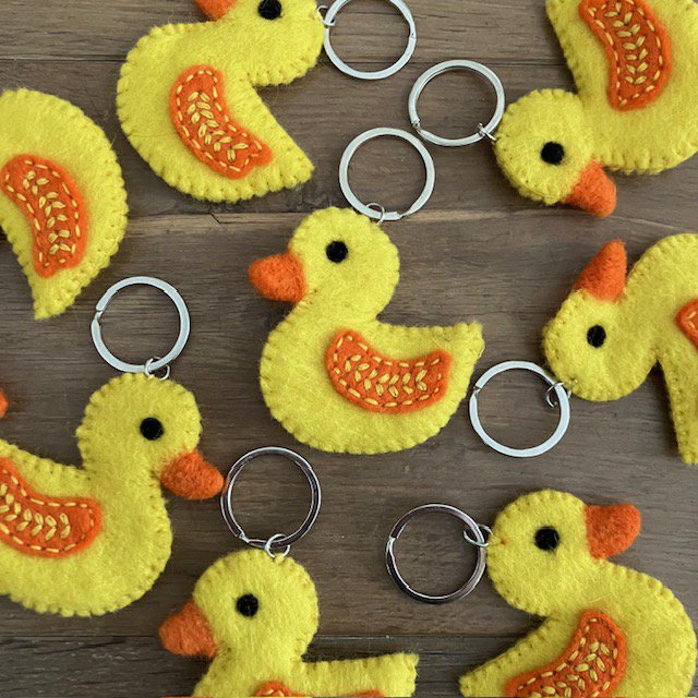 Luna -Leena Keychain Flat Duck - Bag Charm - Geel - Wool Filt - Handmade in Nepal