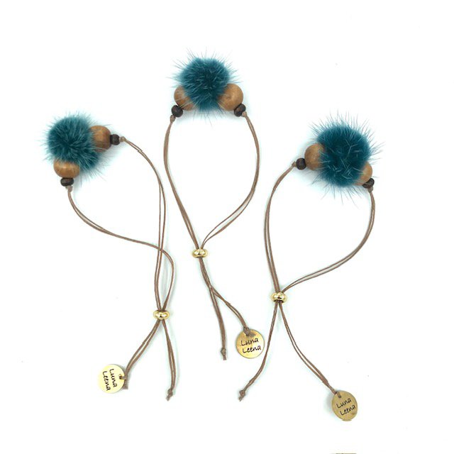 Luna -Leena armband Fluffy Bead Turquoise - één maat volwassen - gemaakt van bestaande kettingen van Nepal