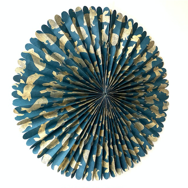 Luna -Leena Rosette met konijnen/konijnengoud - Eco -papier - 55ø cm - Blauw/goud - handgemaakt in Nepal