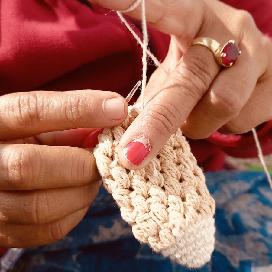 Luna -Leena Keychain Fish - Bag Charm - Sand - Organic Cotton - Hand Haak in Nepal - Bag Hanger