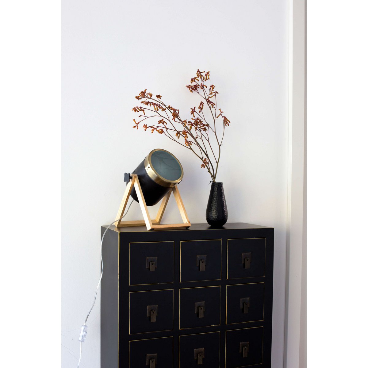 Tafellamp "Tim" gemaakt van zwart metaal en verzadigd plastic, met E27 -aansluiting, tafellamp voor binnen, 28 cm hoog