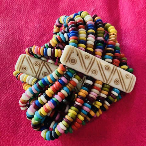 Luna -Leena armband gerecycled gerecycled kralen Multicolored - One Size Stretch Adult - Handmade van bestaande armbanden van Nepal