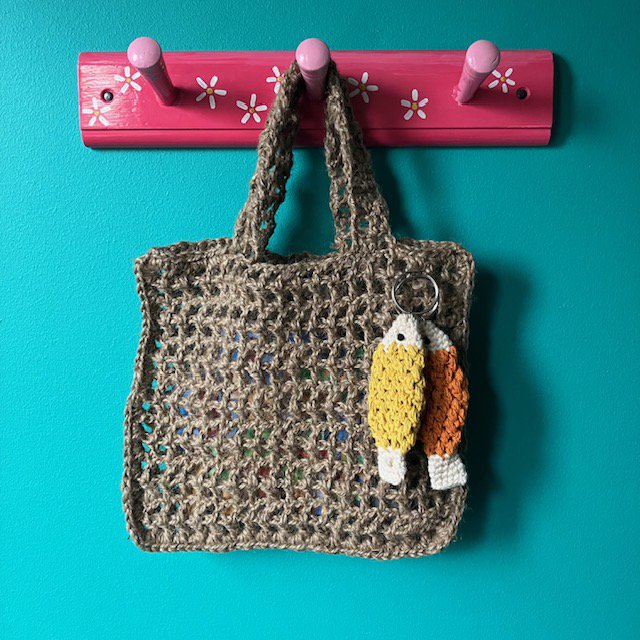 Luna -Leena Keychain Fish - Bag Charm - Geel - Organisch katoen - Handhaak in Nepal - Baghanger