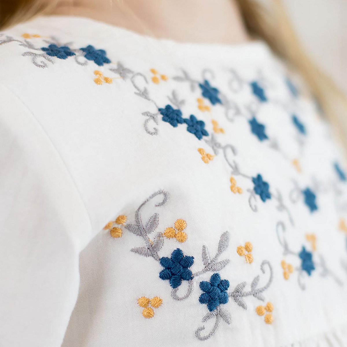 OrganicEra Biologische Vual babymeisjestuniek met borduursel, wit