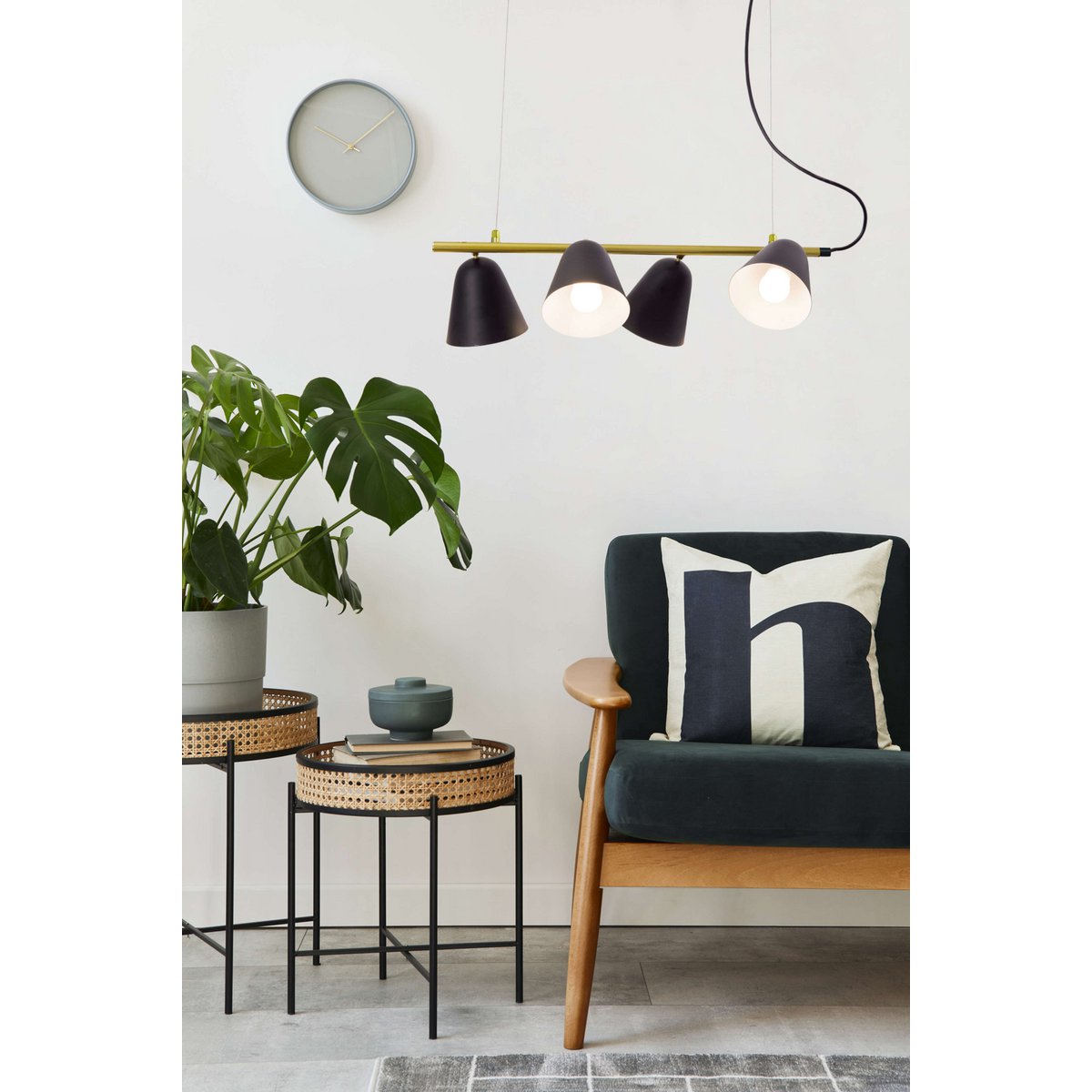 4-pending lamp "Triton" gemaakt van zwart metaal in zwart, met E27-aansluiting, verlichting voor woonkamer, eetkamer of kantoor.