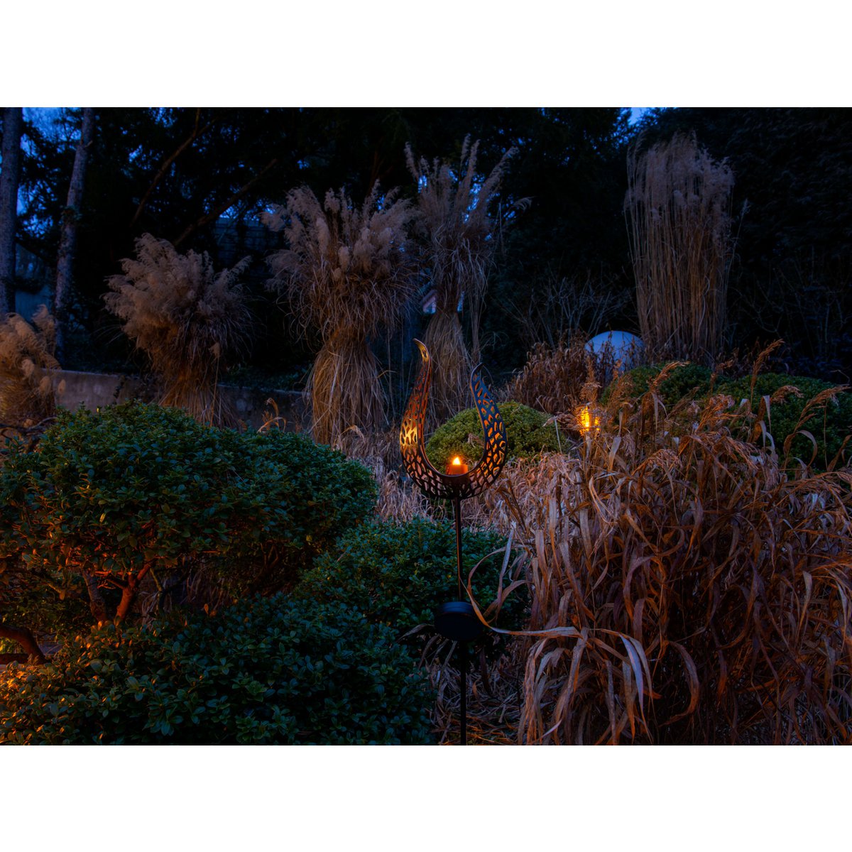 LED Solar Earth Spit "Flame" -outer en Spit gemaakt van metaal en plastic in bruin, met geïntegreerde LED