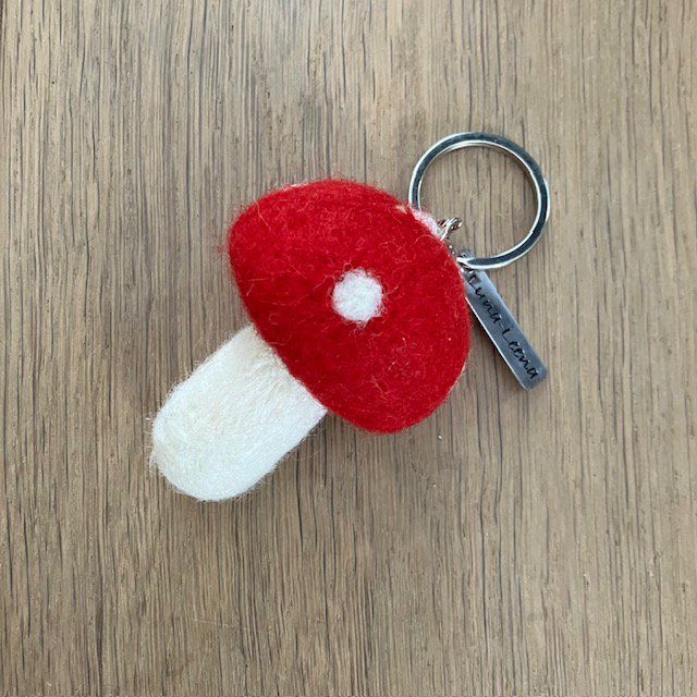 Luna -Leena Keychain Mushroom - Bag Charm - Rood - Wool Filt - Handmade in Nepal