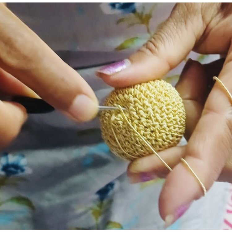 Luna -Leena Mushroom Keychain - Bag Charme - Geel goud - Lurex & Organic Cotton - Hand Crochet in Nepal