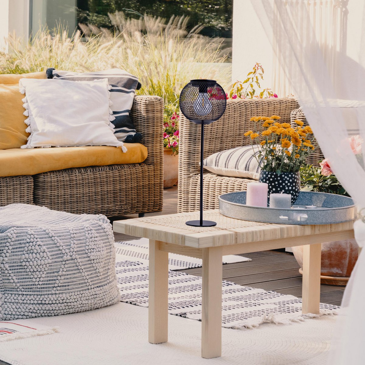 LED ZONNELIJKE LICHT "Geli", buitendecoratie gemaakt van metaal en plastic in het zwart, met stevig gebouwd -in LED