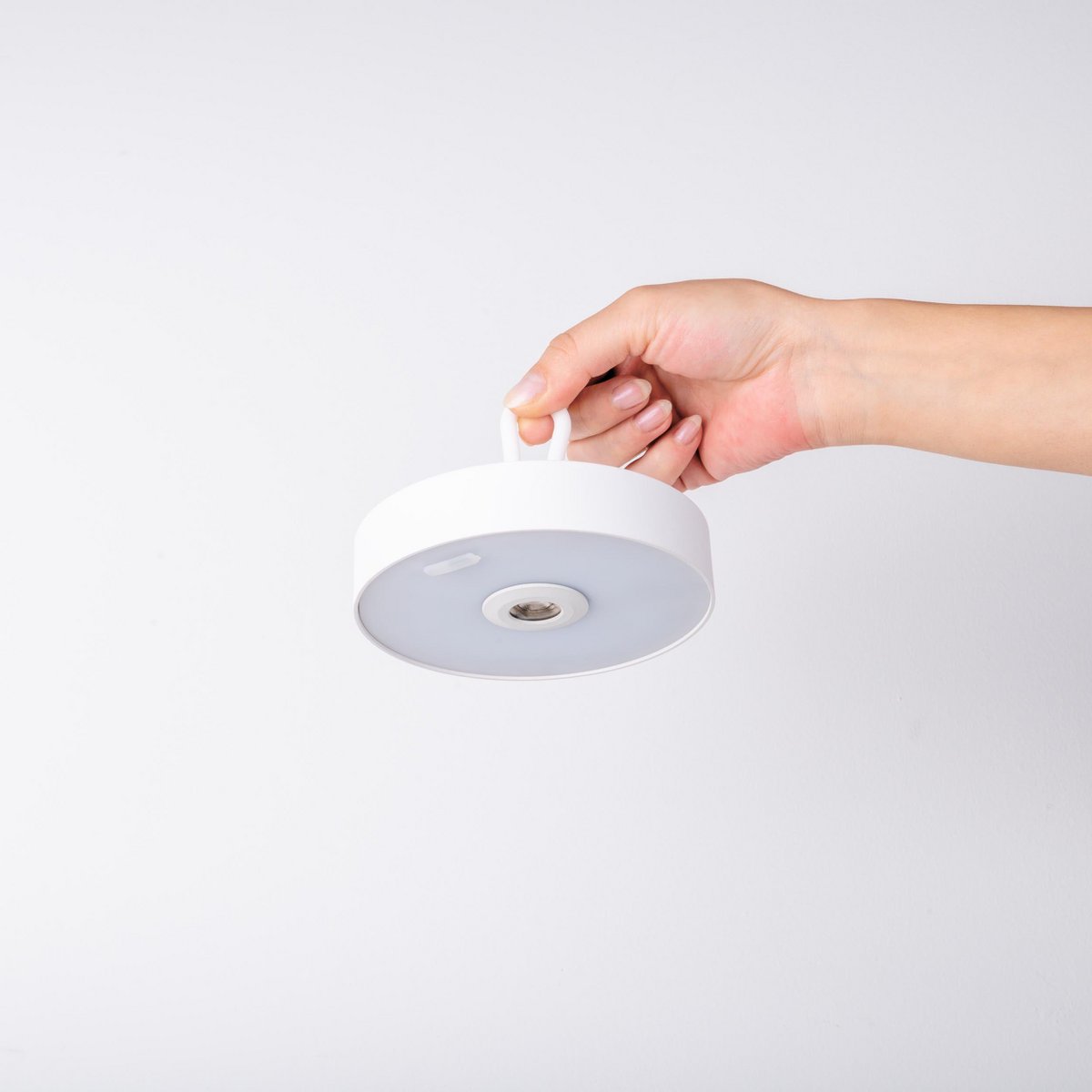 LED -batterijlamp magnetisch "Ella" voor buiten en binnen, gemaakt van metaal en plastic in wit, 35 cm hoog