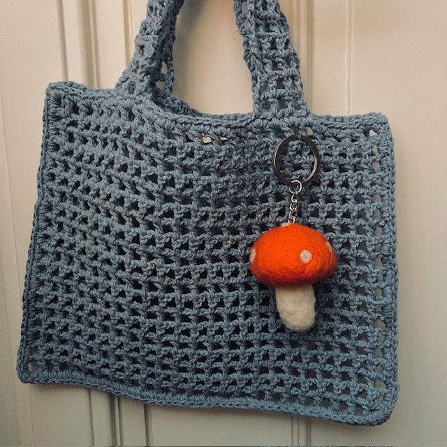 Luna -Leena Keychain Mushroom - Bag Charme - Oranje - Wool Filt - Handgemaakt in Nepal