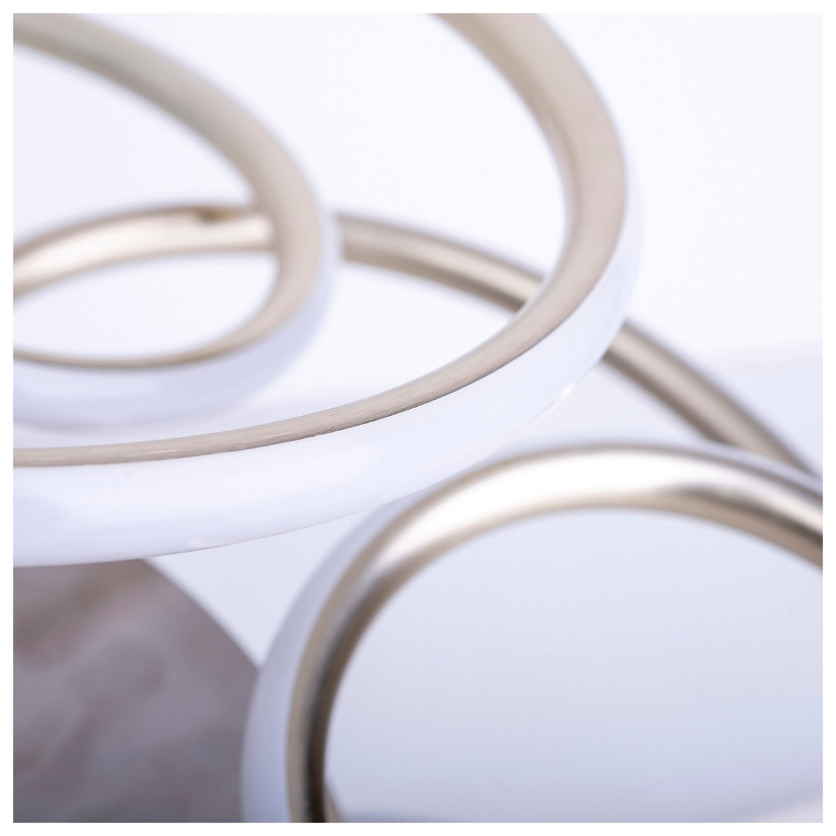 LED-plafondlamp "Rizado" Ø: 57 cm gemaakt van metaal in satijnen nikkel en plastic, met stevig ingebouwde LED's, verlichting voor woonkamers en kantoor.