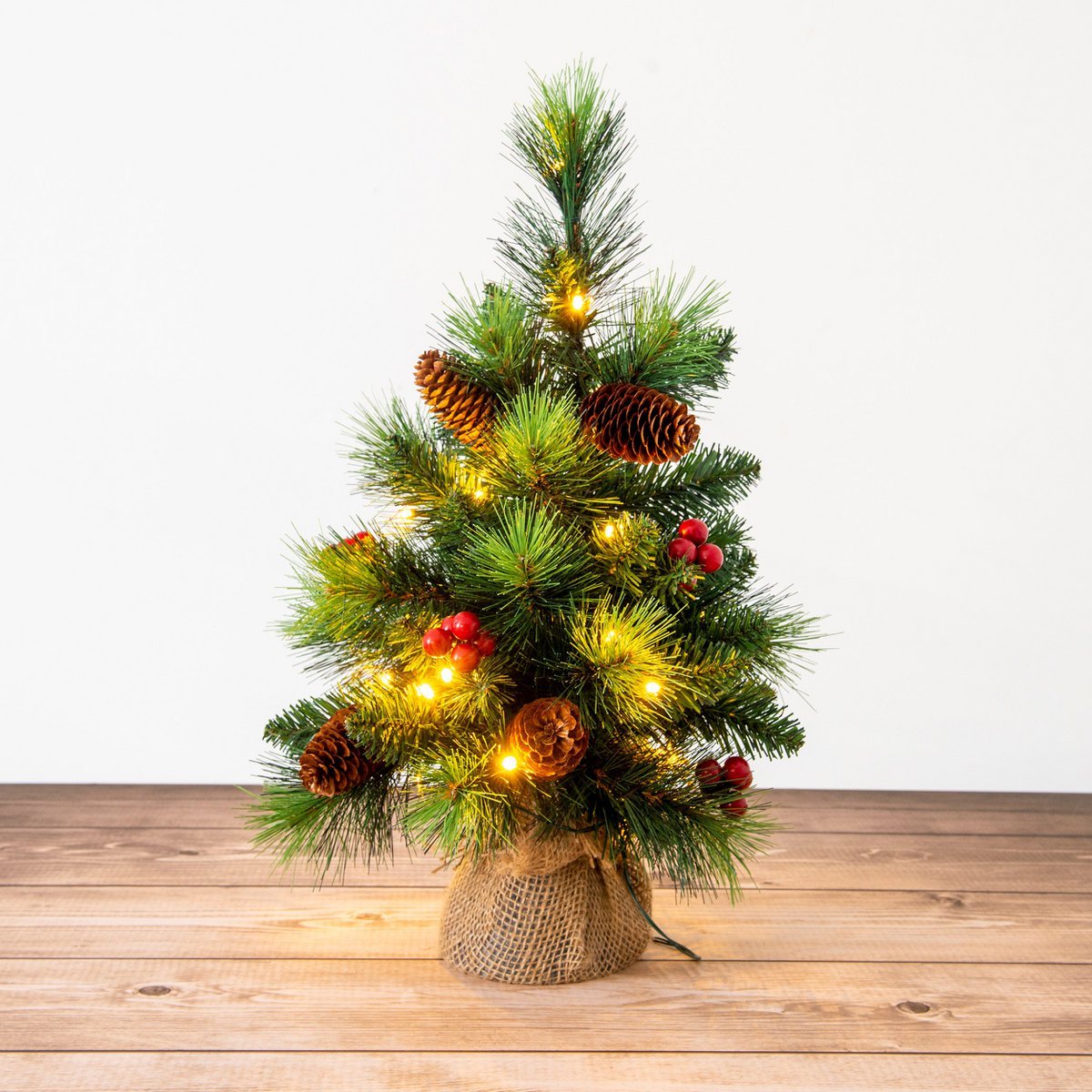Led kerstboom met bessen en dennenappels - H: 45 cm