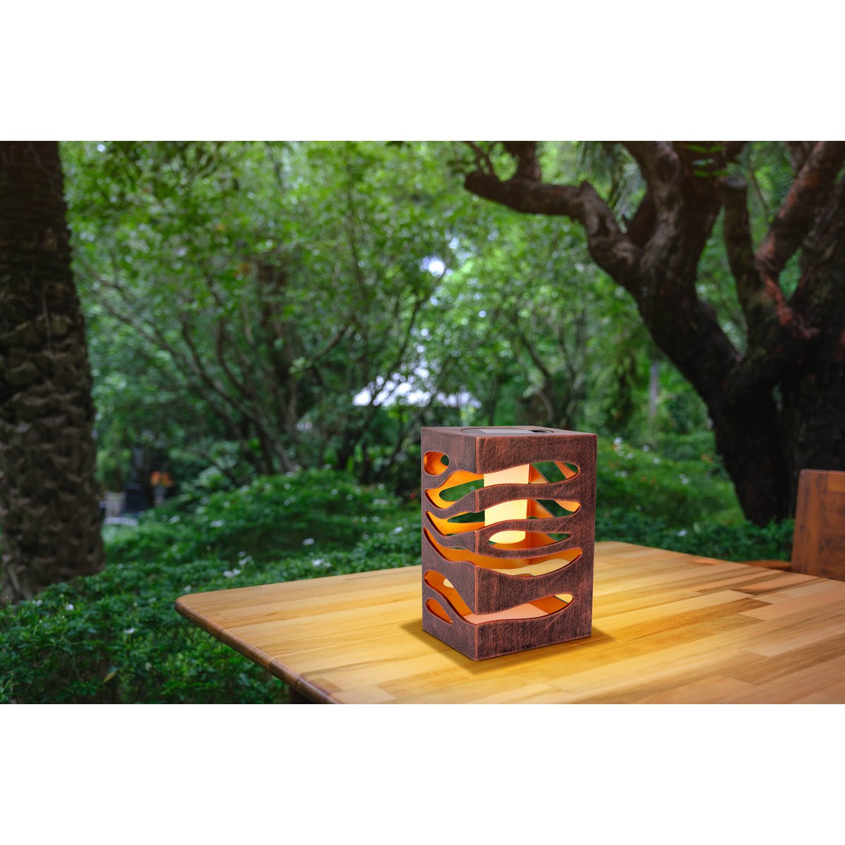 LED Decoratie Solar Light "Hilda", 12,3 x 12,3 cm, 20 cm hoog, gemaakt van hoogwaardige plastic, binnen goud, goudbruine metalen afwerking, geïntegreerde LED, warm wit