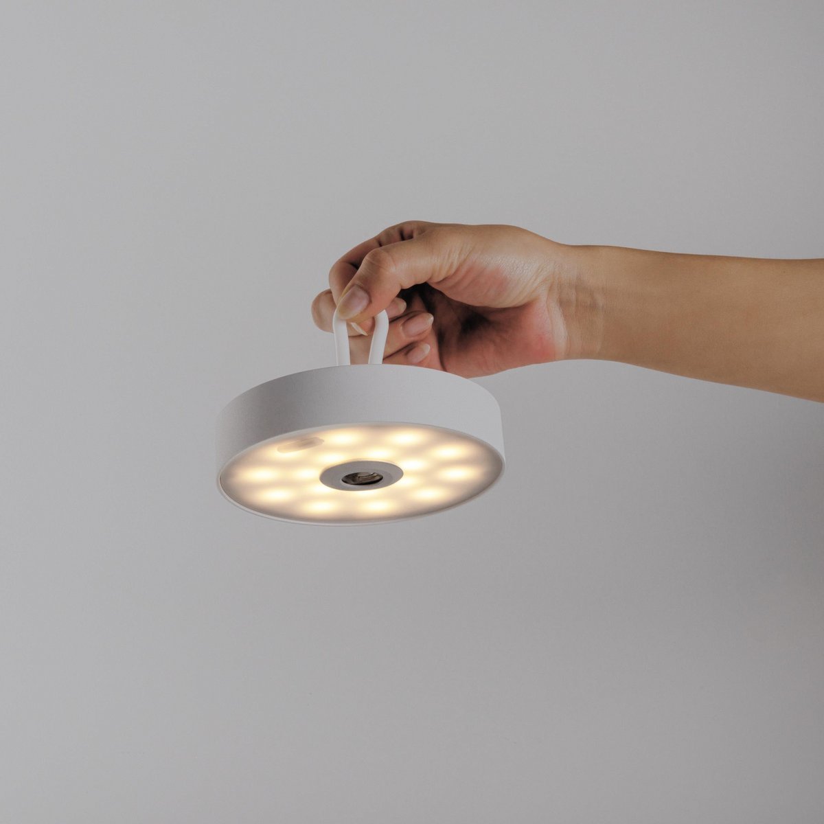 LED -batterijlamp magnetisch "Ella" voor buiten en binnen, gemaakt van metaal en plastic in wit, 35 cm hoog