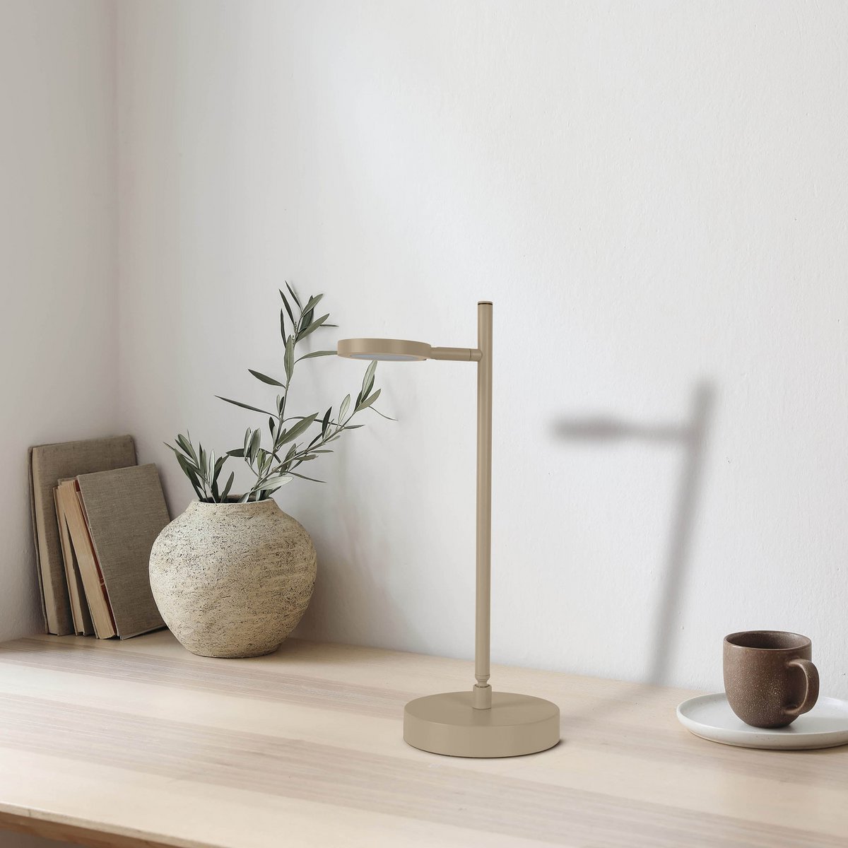 LED Draadloos tafellicht "Lupa", 45 cm hoog, gemaakt van gelakte aluminium (matte amandelen, pantone 481 c) en wit plastic, LED geïntegreerde, dimbare, aanraaksensor.