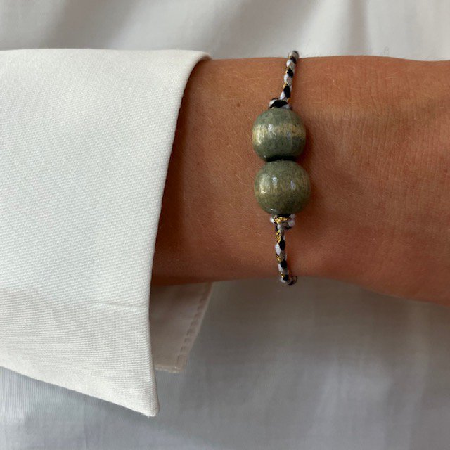 Luna -Leena Bracelet Gray - één maat volwassen - gemaakt van bestaande kettingen van Nepal