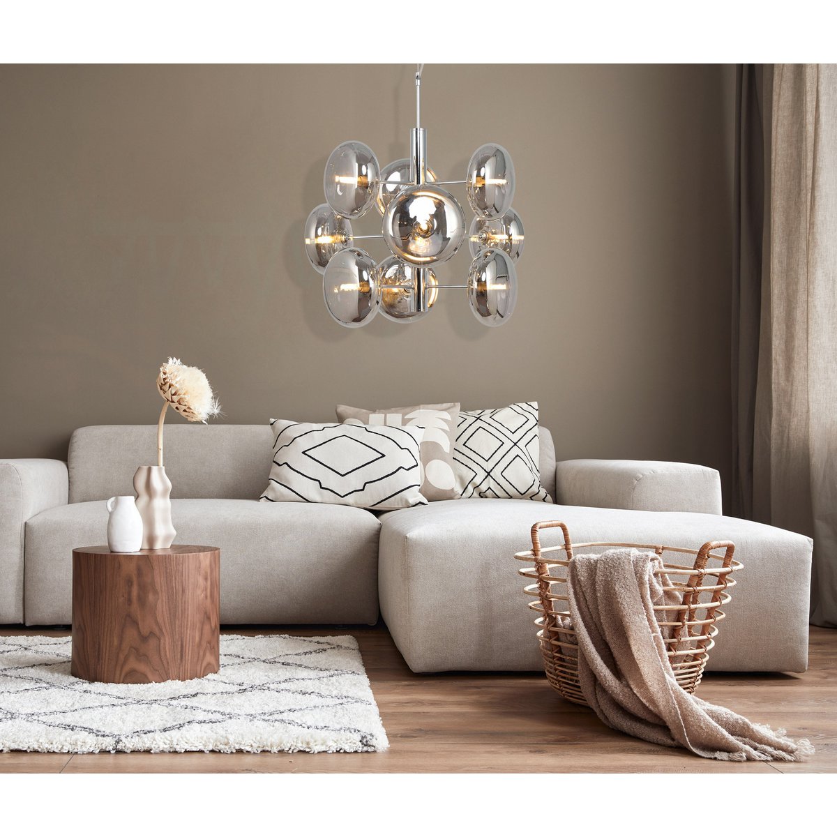 Hanger lamp "Orion" Ø ca. 53 cm barnsteen, gemaakt van messing gekleurd metaal en glas in barnsteen, G9-sockets, verlichting voor woonkamer, eetkamer of kantoor.