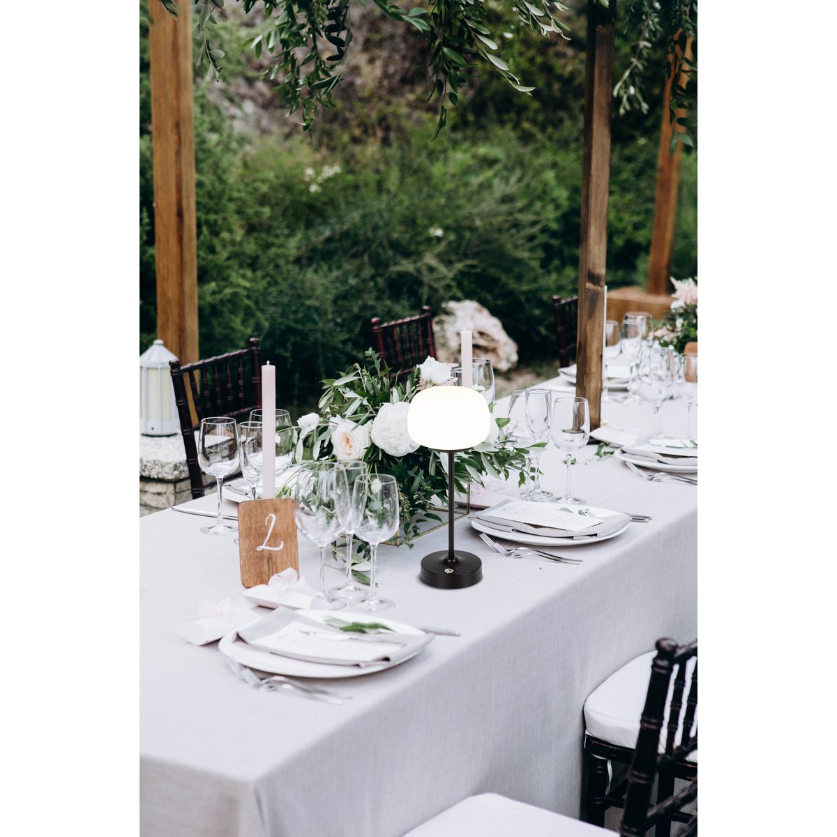 LED -batterij/ tafellamp "Pina" 30 cm hoog, gemaakt van metaal (zwart) en glas (wit), geïntegreerde LED's, warm wit