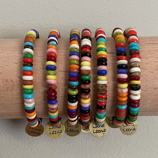 Luna -Leena armband gerecycled gerecycled kralen Multicolored - One Size Stretch Adult - Handmade van bestaande armbanden van Nepal