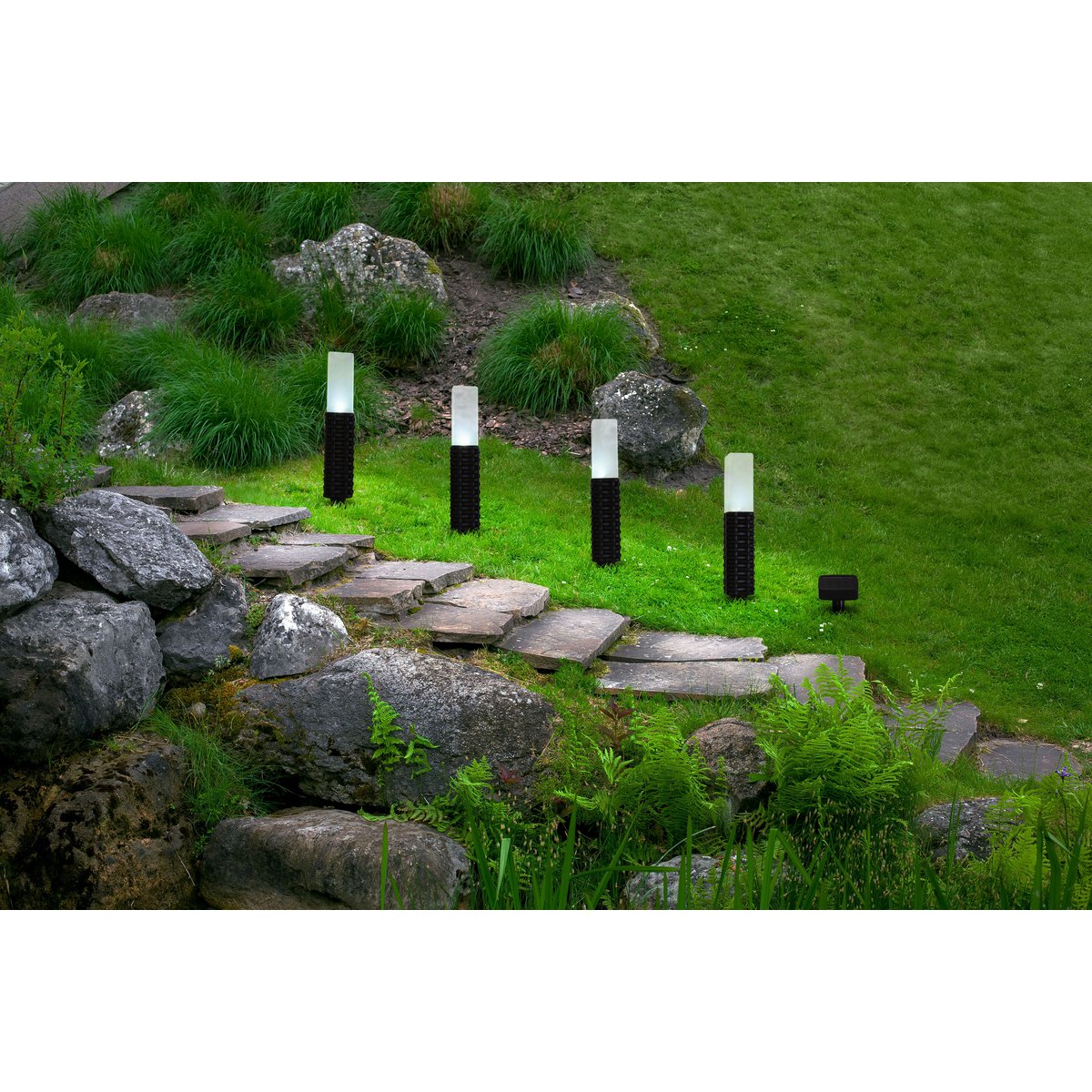 4 Set LED Outdoor Spike, voor buiten, plastic aarde spit in zwart, geïntegreerd LED