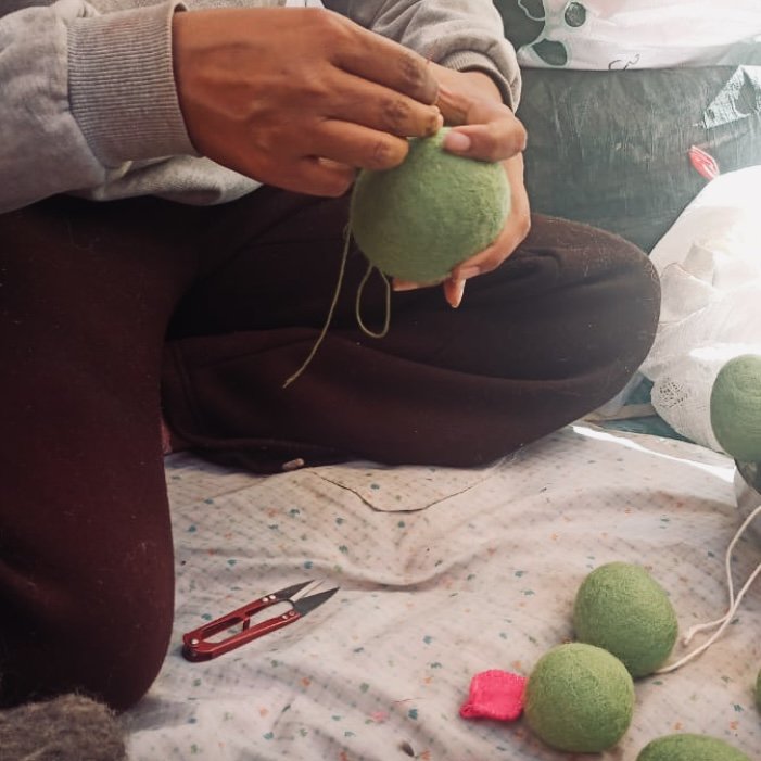 Luna -Leena Easter Bunny Standing - Green - Wool Filt - Handmade in Nepal