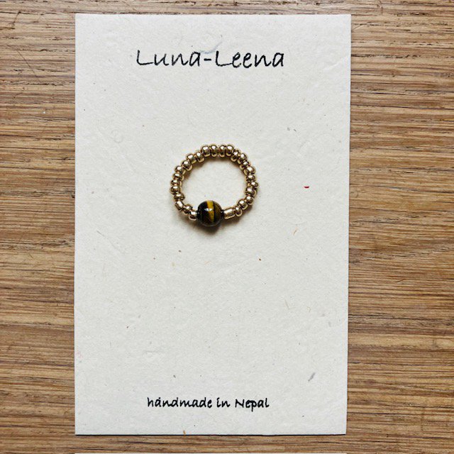 Luna -Leena -ring volwassen gerecycled tijger eye bruin - een maat stretch - handgemaakt van een bestaande kettingen van Nepal