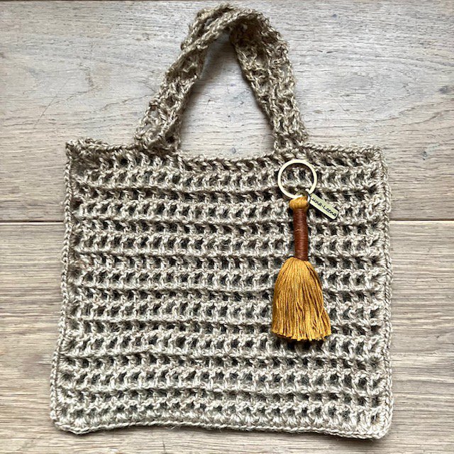 Luna -Leena Keychain Long Tassel Brown - Bag Charm - Organisch katoen en dun leer - handgemaakt in Nepal - zakhanger