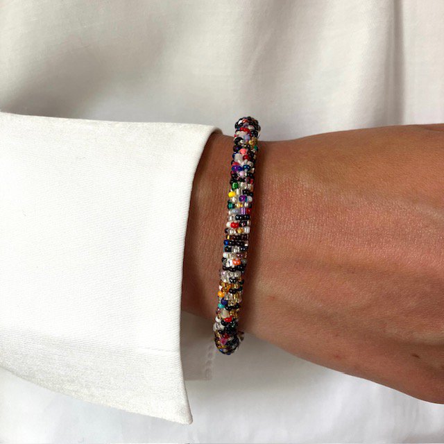 Luna -ieena kralen armbandroll - Multicolor - volwassen - hand gehaakte uit glazen kralen in Nepal