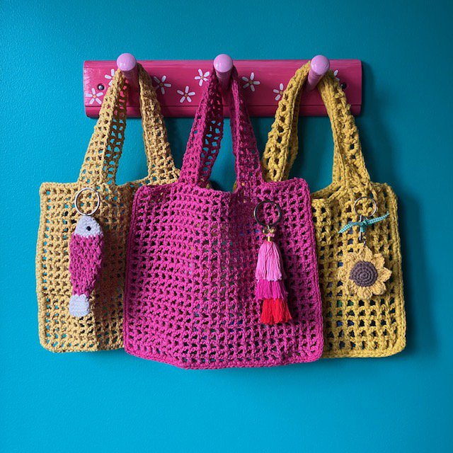 Luna -Leena Keychain Tassels Rood - Bag Charme - Organisch katoen - Handgemaakt in Nepal - Bag Hanger