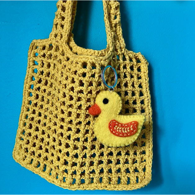 Luna -Leena Keychain Flat Duck - Bag Charm - Geel - Wool Filt - Handmade in Nepal