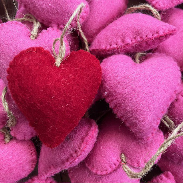 Luna -Leena Heart Red Hanger - Bag Charme - Wool Filt - Handmade in Nepal