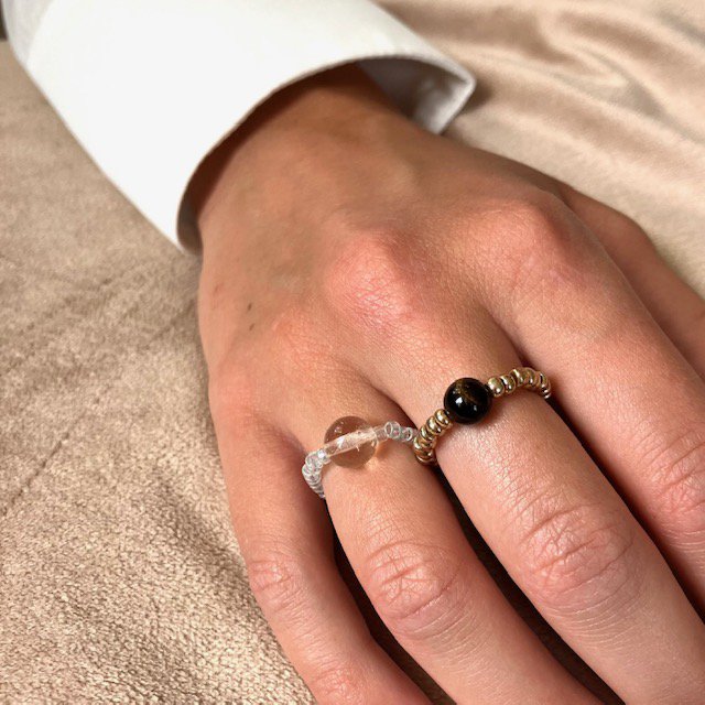 Luna -Leena ring gerecycled transparant - een maat stretch - handgemaakt van een bestaande kettingen van Nepal