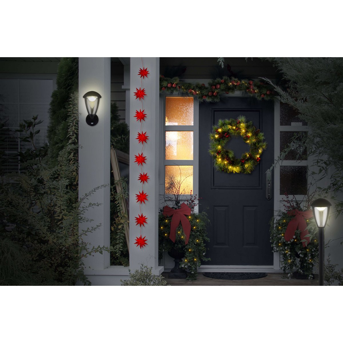 LED Kerstkrans "Noel" Outdoor Decoratie gemaakt van metaal en plastic in groen en goud, met stevig geïnstalleerde LED's