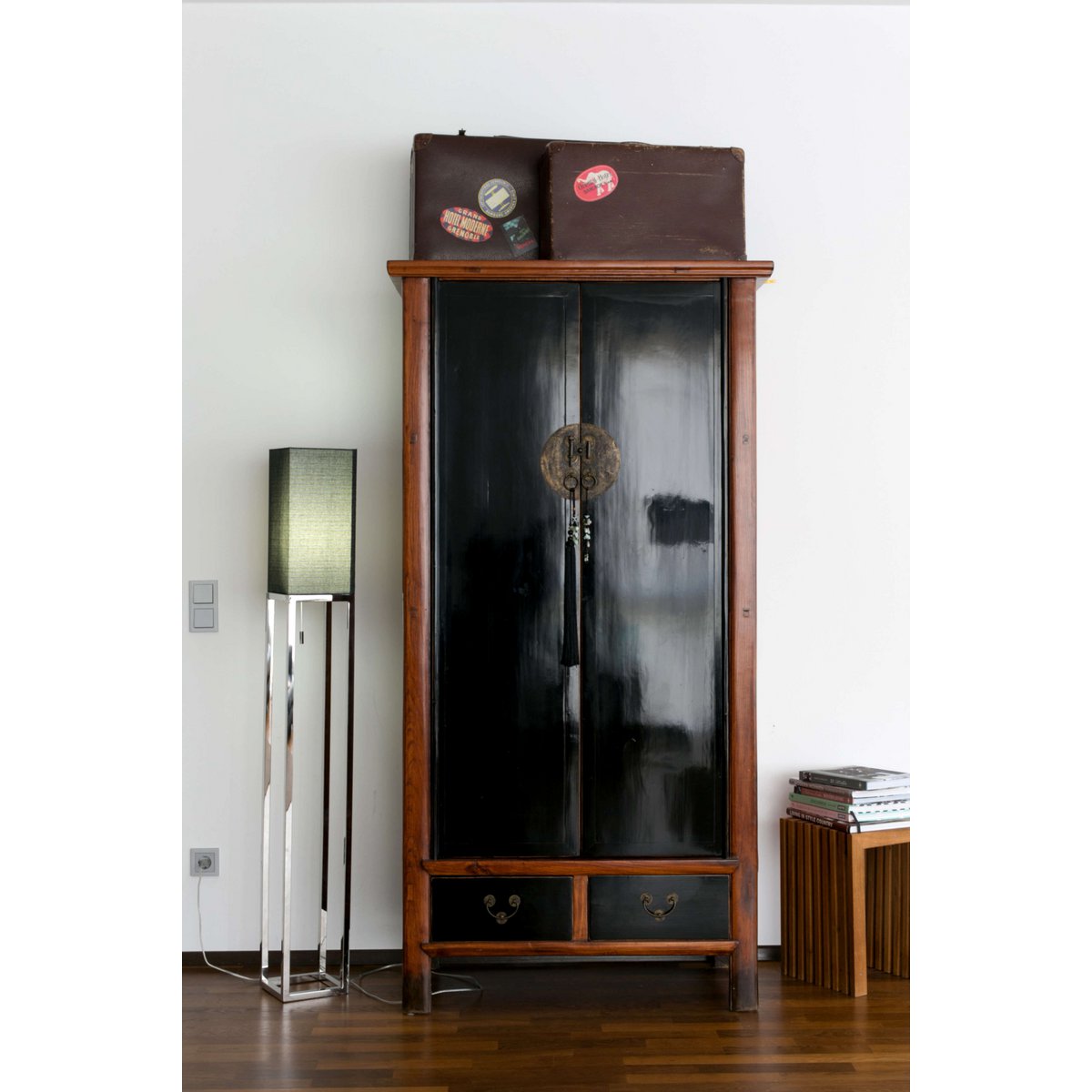 Staande lamp "Alfa", moderne vloerlamp gemaakt van metaal en textiel in chroom/donkergrijs, met E27 -aansluiting, 150,5 cm hoog, chique lamp voor gang, woonkamer en kantoor